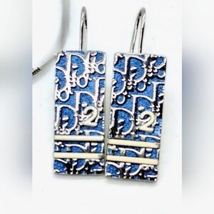 Dior Blue and Silver Patterned Earrings! Excellent vintage pierced earrings! 🩷🩷